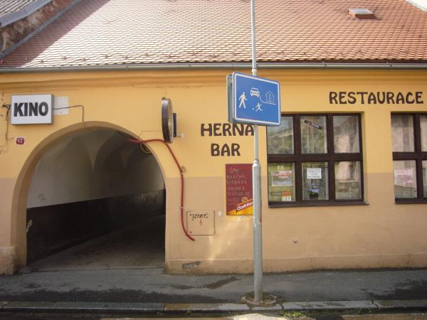 Vchod do Restaurace Lidový dům